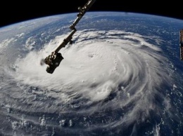 NASA показало, как из космоса выглядит мощнейший ураган, который движется на США (видео)