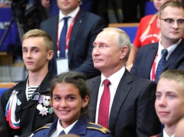 Путин и Цзиньпин посетили знаменитый детский центр "Океан" на Дальнем Востоке
