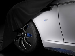 Aston Martin показал тизер полностью электрического лифтбека Rapide E