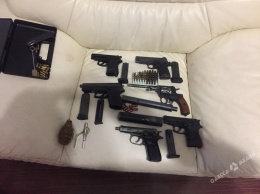 Пистолеты, граната и кокаин: в Одессе задержали «Эскобара» местного разлива (фото)