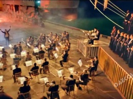 В порту Одессы сняли эпичную рекламу с оркестром (видео)