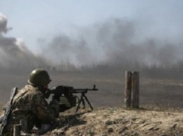 Война на Донбассе: 37 обстрелов, крупнокалиберные минометы и "стрелкотня"