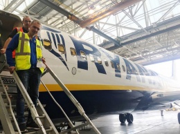 Украинцев научили обслуживать самолеты Ryanair в Ирландии
