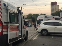 На перекрестке Гоголя и Чернышевского Chevrolet и Nissan въехали в парапет