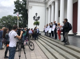 Одесситы выступили против спекуляций на трагедии в "Виктории" (фото, видео)