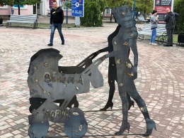 В Бердянске установили фигуры расстрелянных людей (Фото)