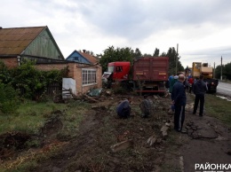 В Запорожской области фура протаранила двор частного дома