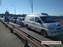 На Варваровском мосту в Николаеве произошло сразу три ДТП