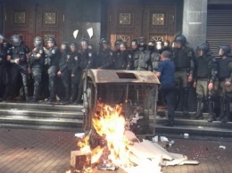 Во время акции протеста под Генпрокуратурой пострадали семь правоохранителей