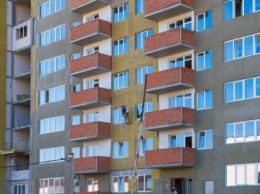 В поселке Слобожанский заканчивают строительство многоэтажки с "социальным жильем"