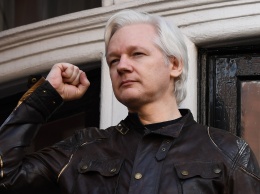 AP: Основатель WikiLeaks Ассанж планировал бежать в Россию