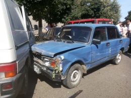 В Черновцах пьяный угонщик на ВАЗ разнес девять авто, так как хотел "почувствовать жизнь"