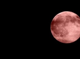 Россияне делятся фотографиями ярко-оранжевый Луны