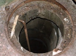В канализационном люке нашли тело мужчины