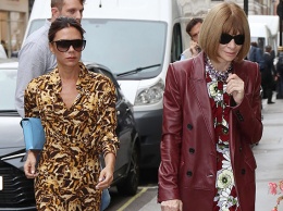 Виктория Бекхэм в леопардовом платье пришла на встречу с Анной Винтур в Лондоне