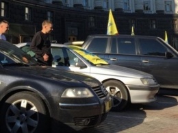 В центре Киева пробки: митингуют владельцы «евроблях»