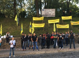 Владельцы автомобилей с еврономерами собрались на митинг под Кабмином (фото, видео)