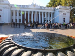 Под зданием Одесского горсовета собрались митингующие
