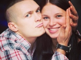 Вместе со школы: топ-10 самых романтичных фото Усика с женой