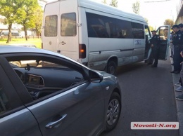 В центре Николаева столкнулись маршрутка и Hyundai