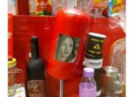 В Мурманске начали продавать боксерскую грушу с изображением Бузовой