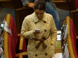 Дорогие украшения и дизайнерские наряды: В чем женщины-депутаты Верховной Рады ходят работу