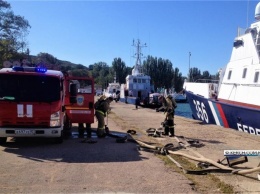 Керченские спасатели успешно ликвидировали условный пожар на судне