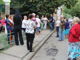 В Заводском районе в подъездах двух домов установили металлопластиковые окна