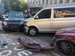 Инцидент с ДТП и прослушкой под САП, суд арестовал имущество Омеляна. Главное за день