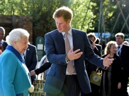 Принц Гарри признался, что паникует при встрече с королевой