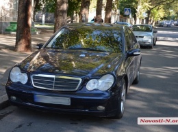 В центре Николаева столкнулись Mercedes и Opel