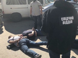 Одесские борцы с наркоторговлей промышляли вымогательством и подбрасывали «дурь»