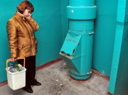 Властям Киева предлагают избавиться от изношенных мусоропроводов в столичных многоэтажках