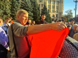 Против Эуропы: перед ХОГА митинговали пенсионеры