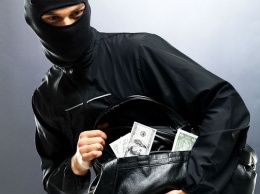 В Днепре грабители выкрали у горожанина 3 тысячи долларов