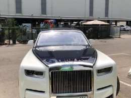 Rolls-Royce Phantom за 50 млн рублей сфотографировали на парковке в Воронеже