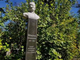 Памятник украинскому нацисту не простоял в Киеве и двух недель