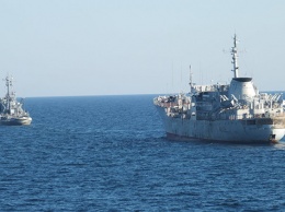 Два военных корабля Украины вошли в экономическую зону РФ у берегов Крыма