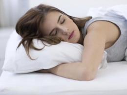 «Голова должна быть свободной»: Ученые назвали самую вредную позу для сна