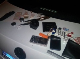 Ночью по Одессе разгуливал мужчина с наркотиками и холодным оружием в кармане (ФОТО)