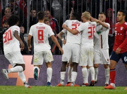 Бавария оступается в дерби с Аугсбургом, вторая победа Хоффе, пятое поражение Шальке