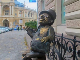 В Одессе появилась скульптура хитрого банкира
