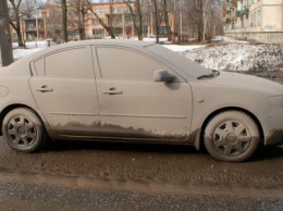 Житель Воронежа опозорил жену на грязном авто