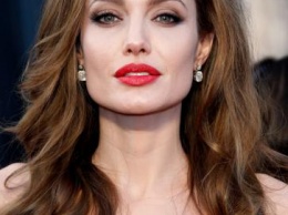 Анджелина Джоли кардинально изменила внешность и стала блондинкой