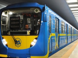 На станции метро "Кловская" автомат пополнения проездных карточек ворует деньги у киевлян
