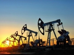 Цены на нефть опускаются после скачка накануне