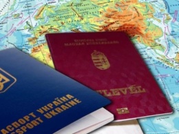 Они идут в посольство не под конвоем: почему украинцы получают паспорта других государств