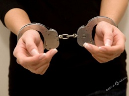 Полицейские Одессы задержали молодую женщину, ограбившую банк