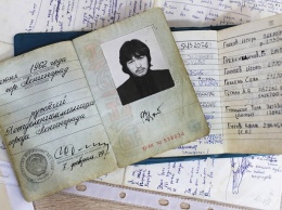 Паспорт Виктора Цоя, найденный за холодильником, продали за 9 миллионов