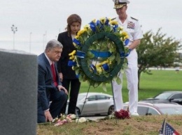 В США Порошенко с супругой почтили память сенатора Джона Маккейна